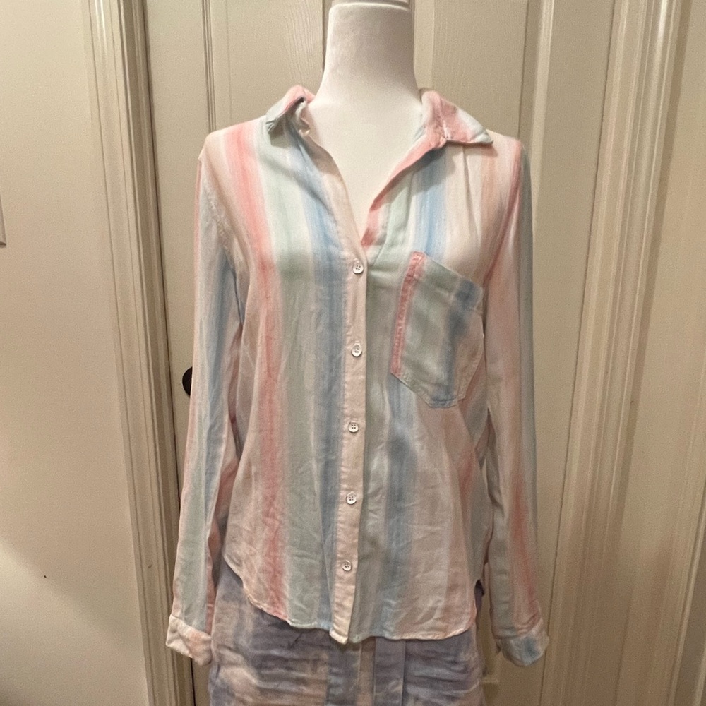 Shirt and skirt set.